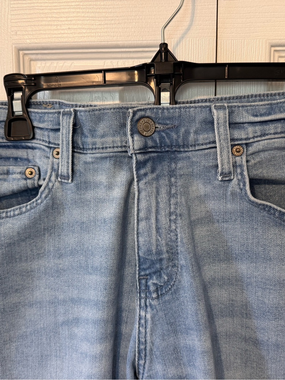 Light Wash Men’s Hollister Taper Jeans Sz 30x30 but see pics for measurements - Picture 3 of 9